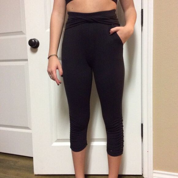 Lululemon High Waist Black Twist Adjustable Ruched Capri Yoga Legging Pocket 2 - Picture 3 of 9